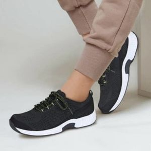 Orthofit Biofit black coral stretch knit sneakers. 9.5